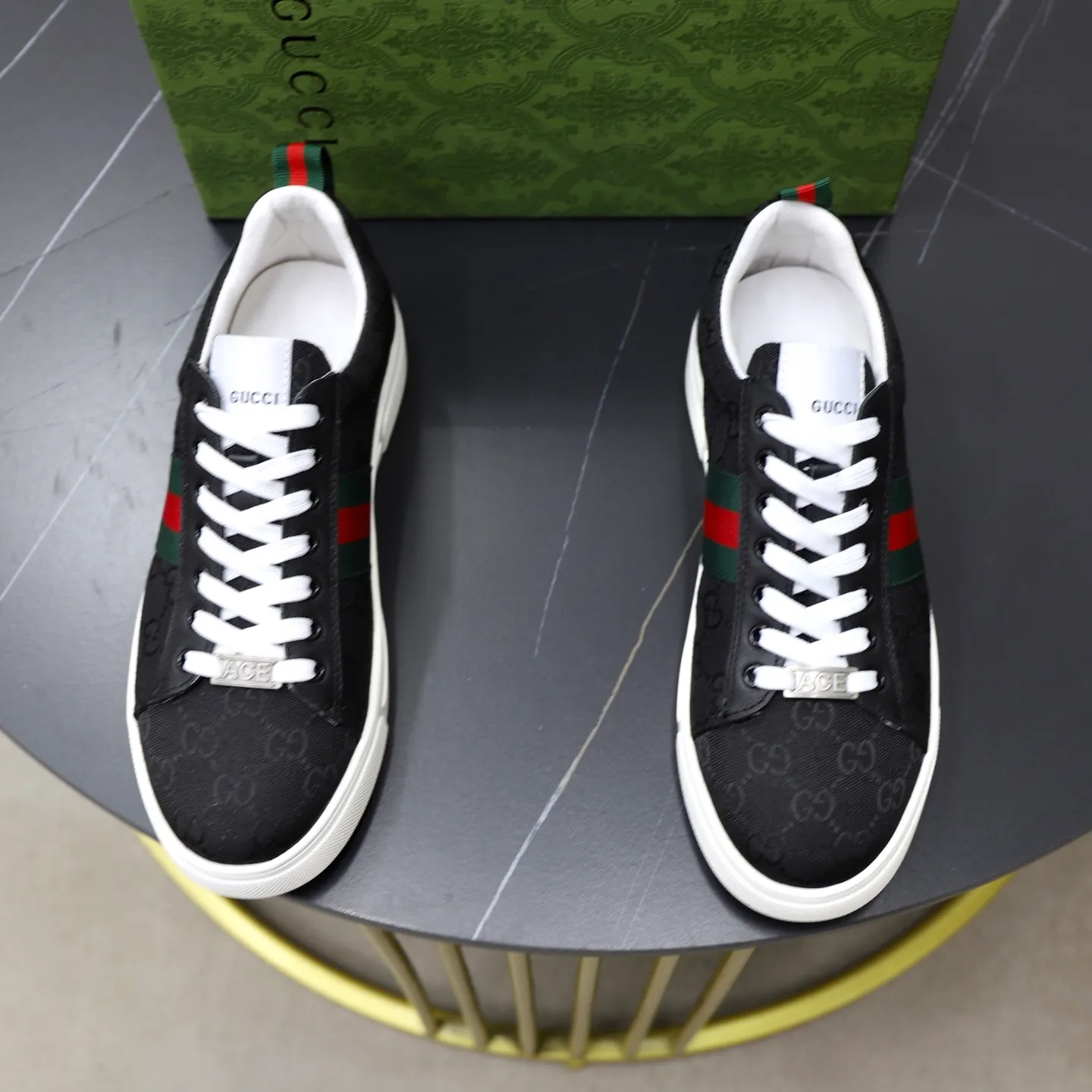 Ex-factory price: 440💰🙅‍♂️🙅‍♂️🙅‍♂️ Brand: GUCCI Standard code: 38-44 (45 customized) Grade: Same as the official website Material: Original material splicing Comfortable and breathable lining Lightweight and wear-resistant sports outsole Style category: Men's fashionable casual shoes Running sneakers Distinguished luxury brand elements Top luxury Color: actual picture color